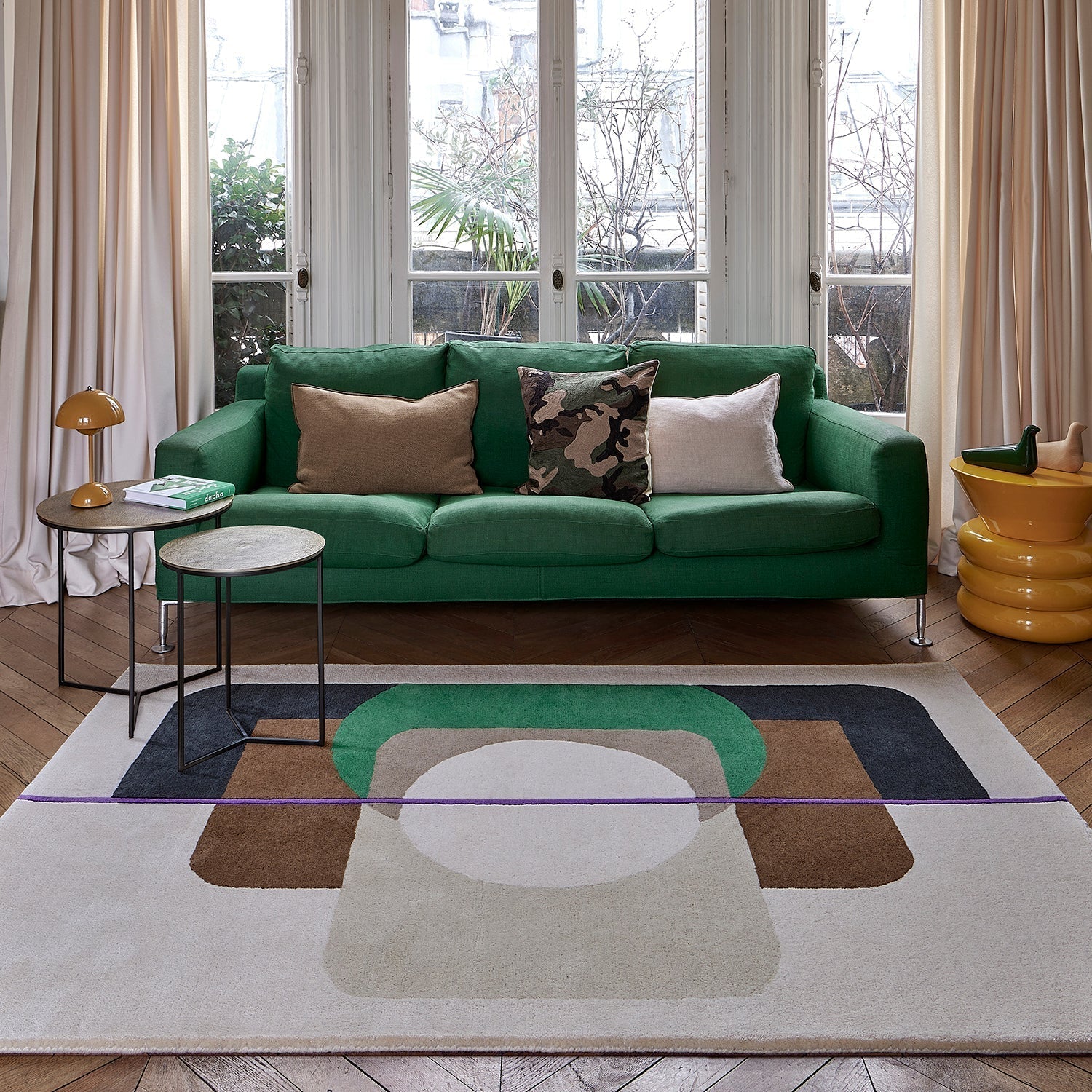 L’empreinte des créateurs : quand le tapis devient terrain d’expression