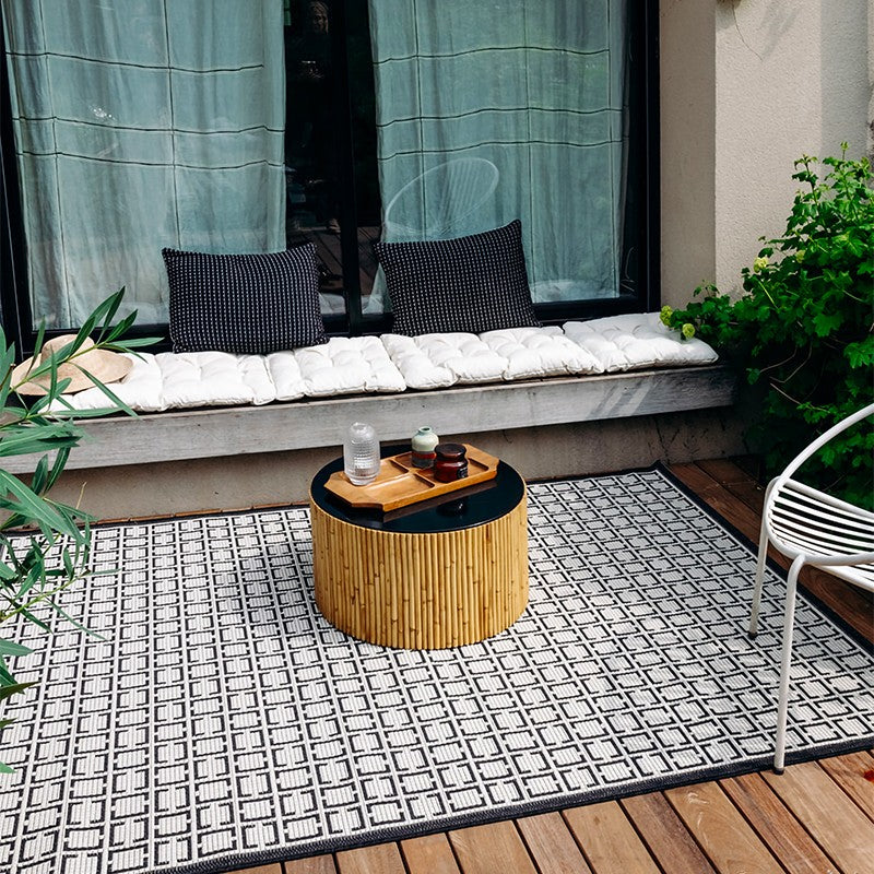 Tapis extérieur noir et blanc