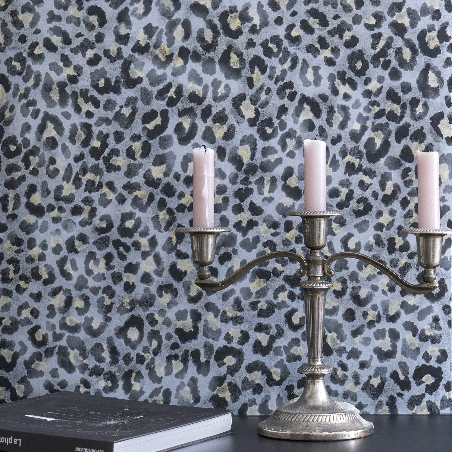 Papier peint leopard gris et bleu acier