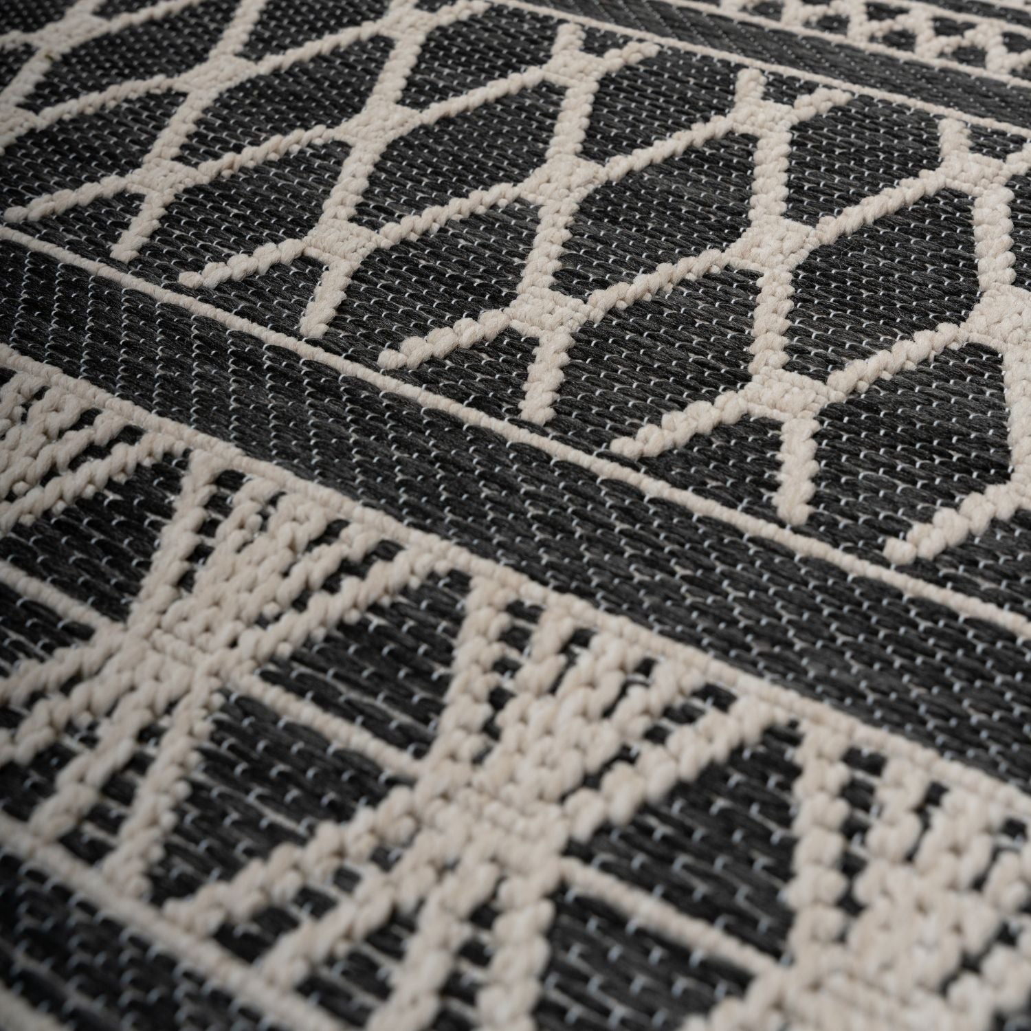 Tapis noir et blanc Estiveo