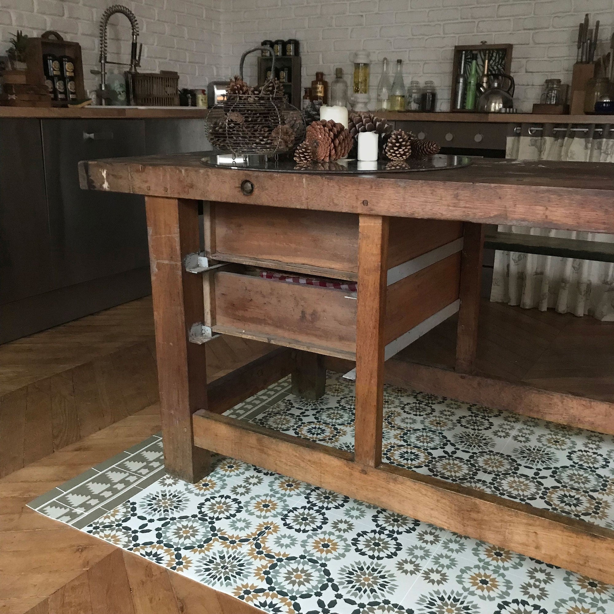 Tanger beige vinyl rug