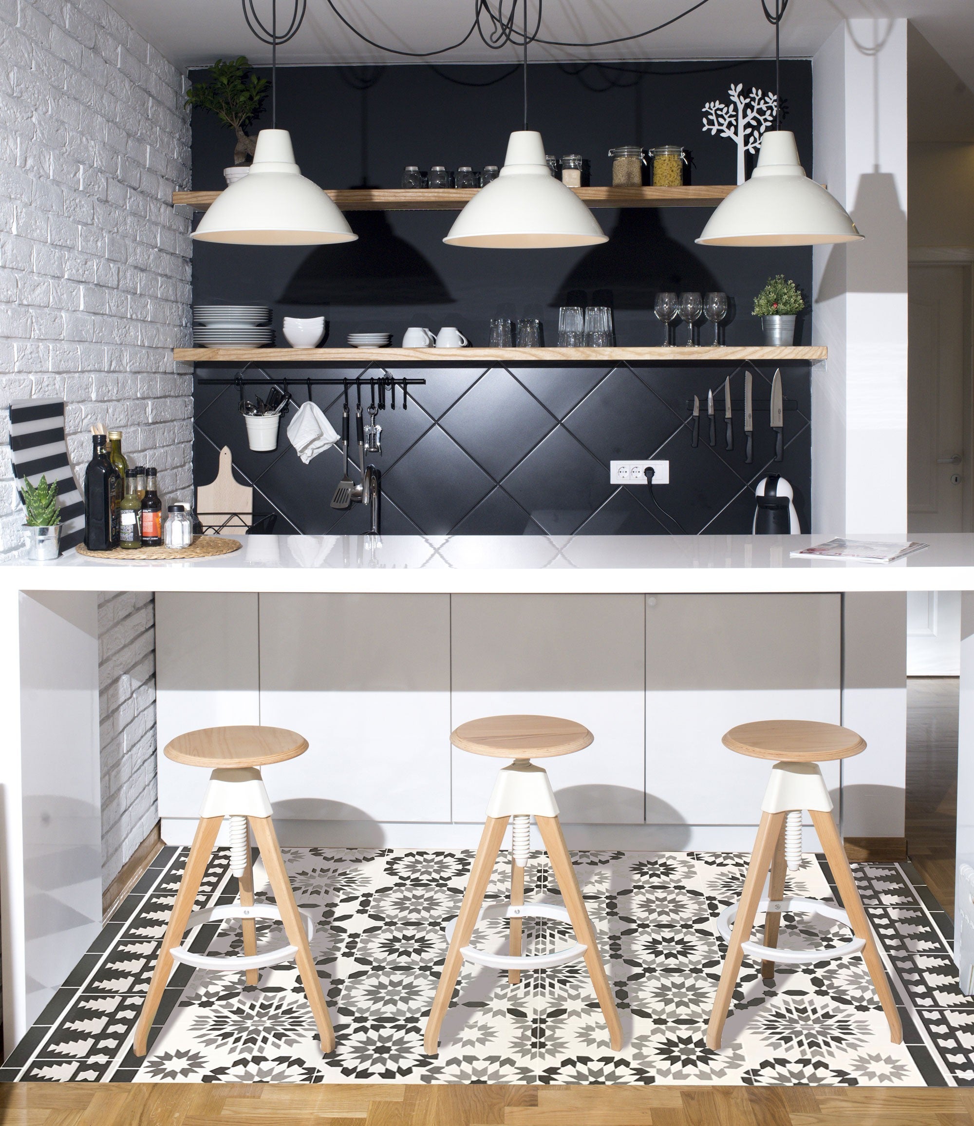 Tanger noir et blanc vinyle rug