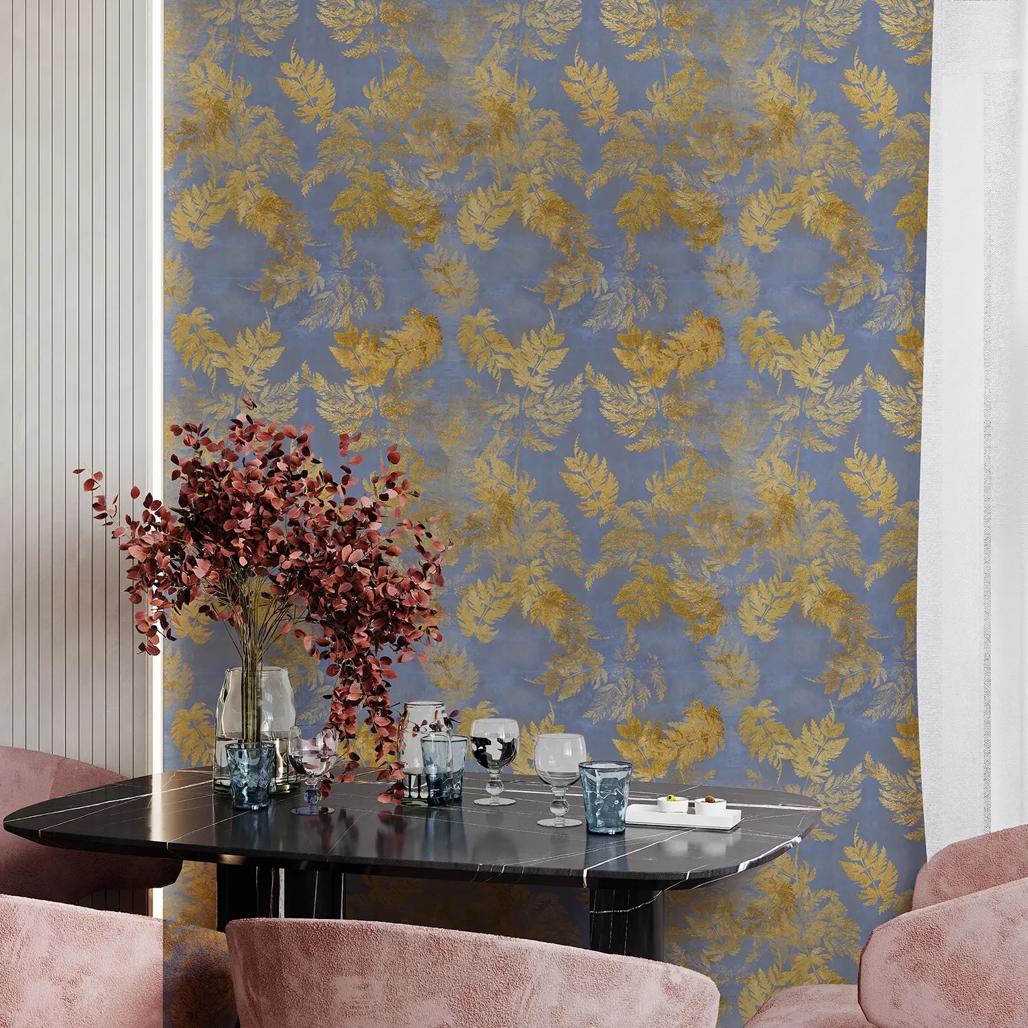 Papier peint bleu motif doré