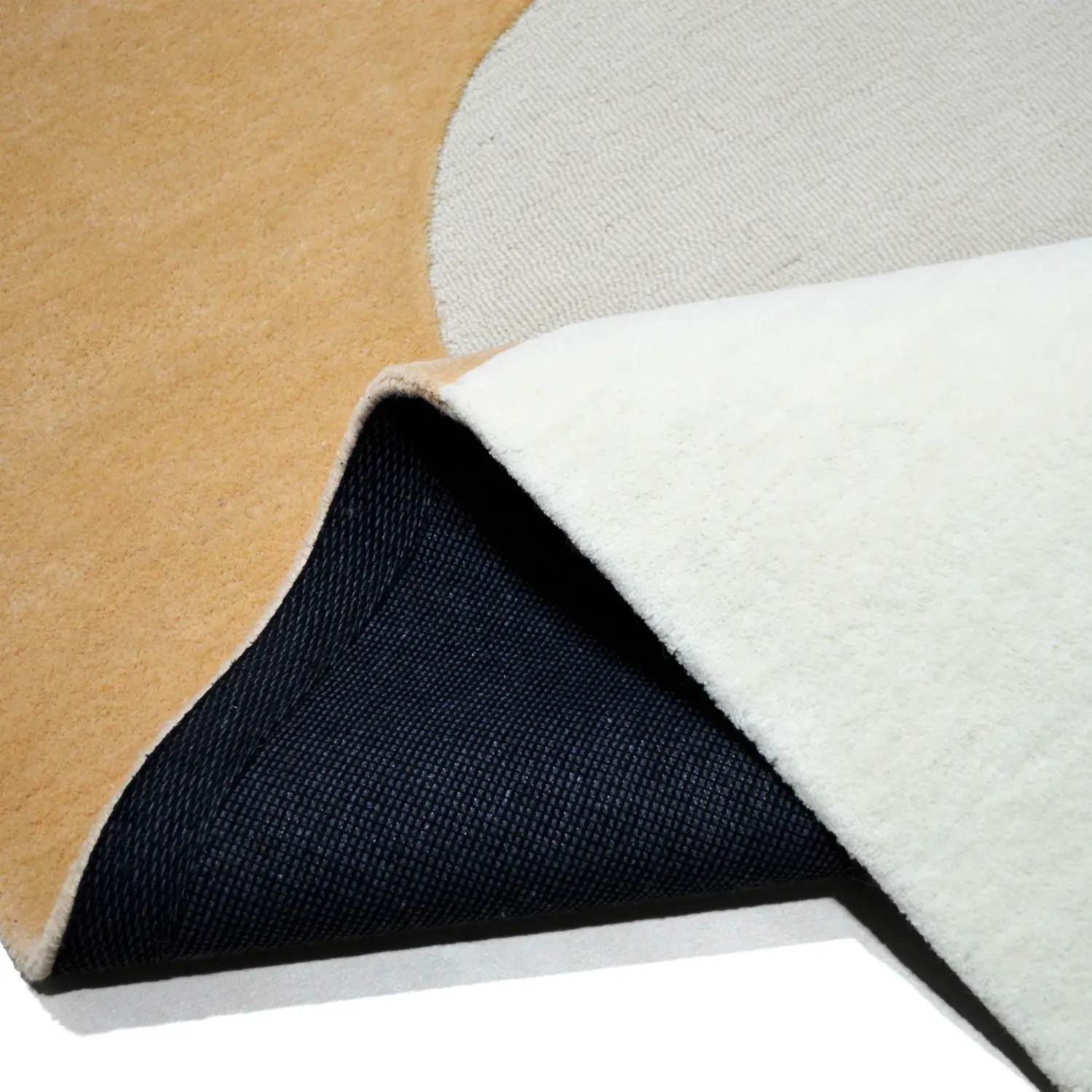 Zoom tapis en laine crème et jaune