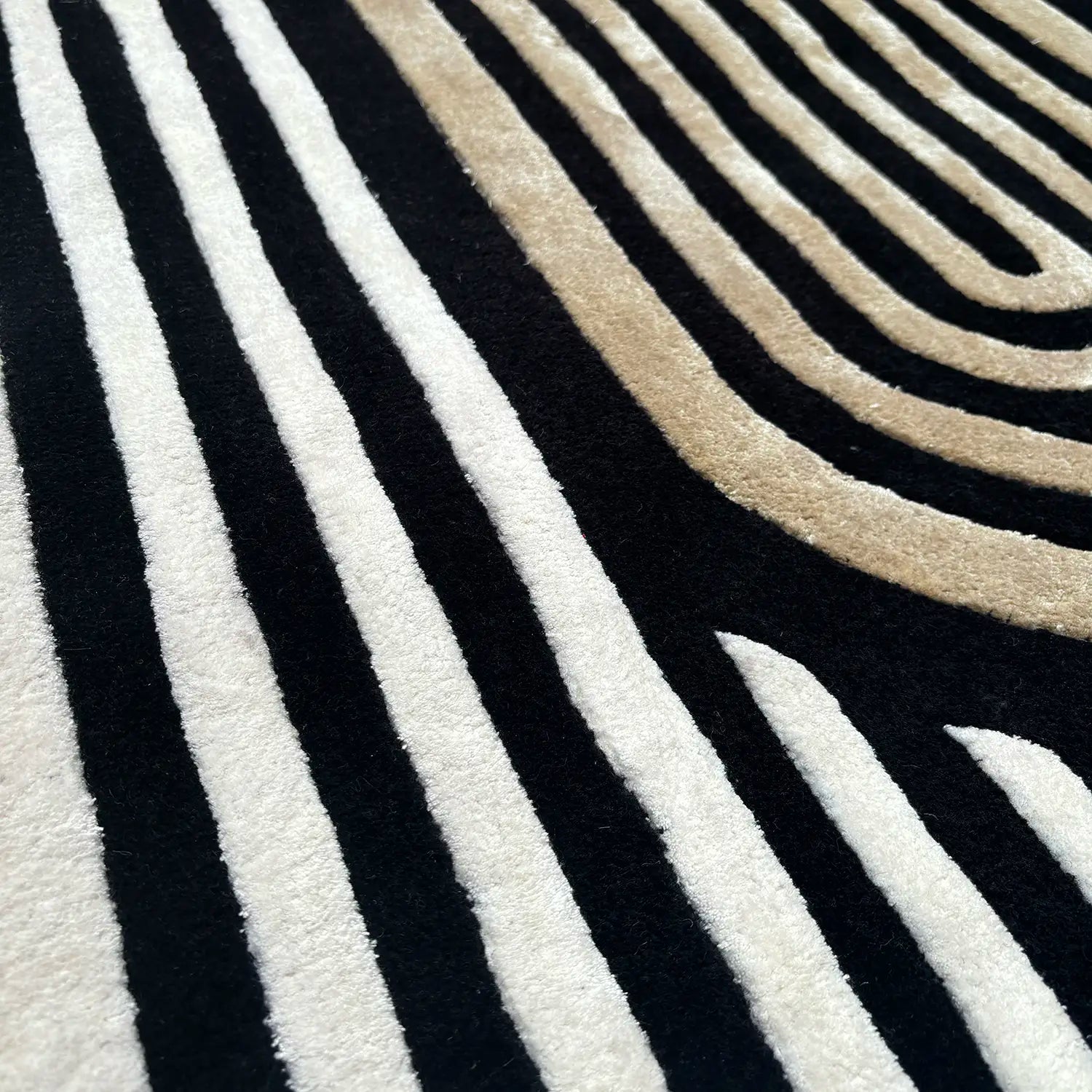Zoom texture tapis noir et blanc en laine