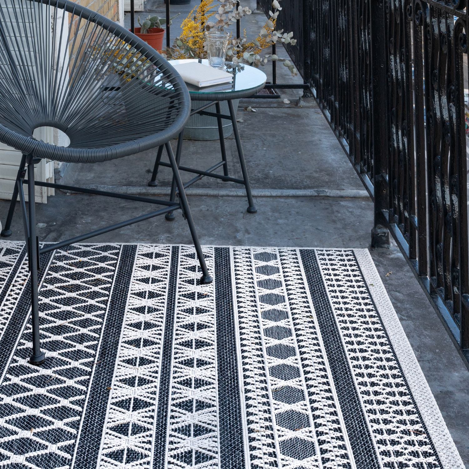 Tapis noir et blanc Estiveo