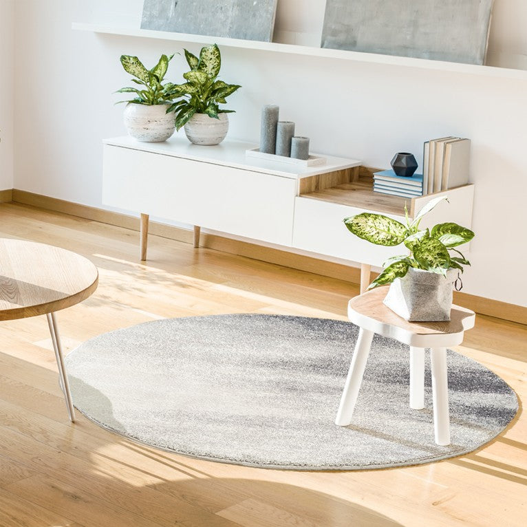 Tapis rond aux nuances de gris et blanc