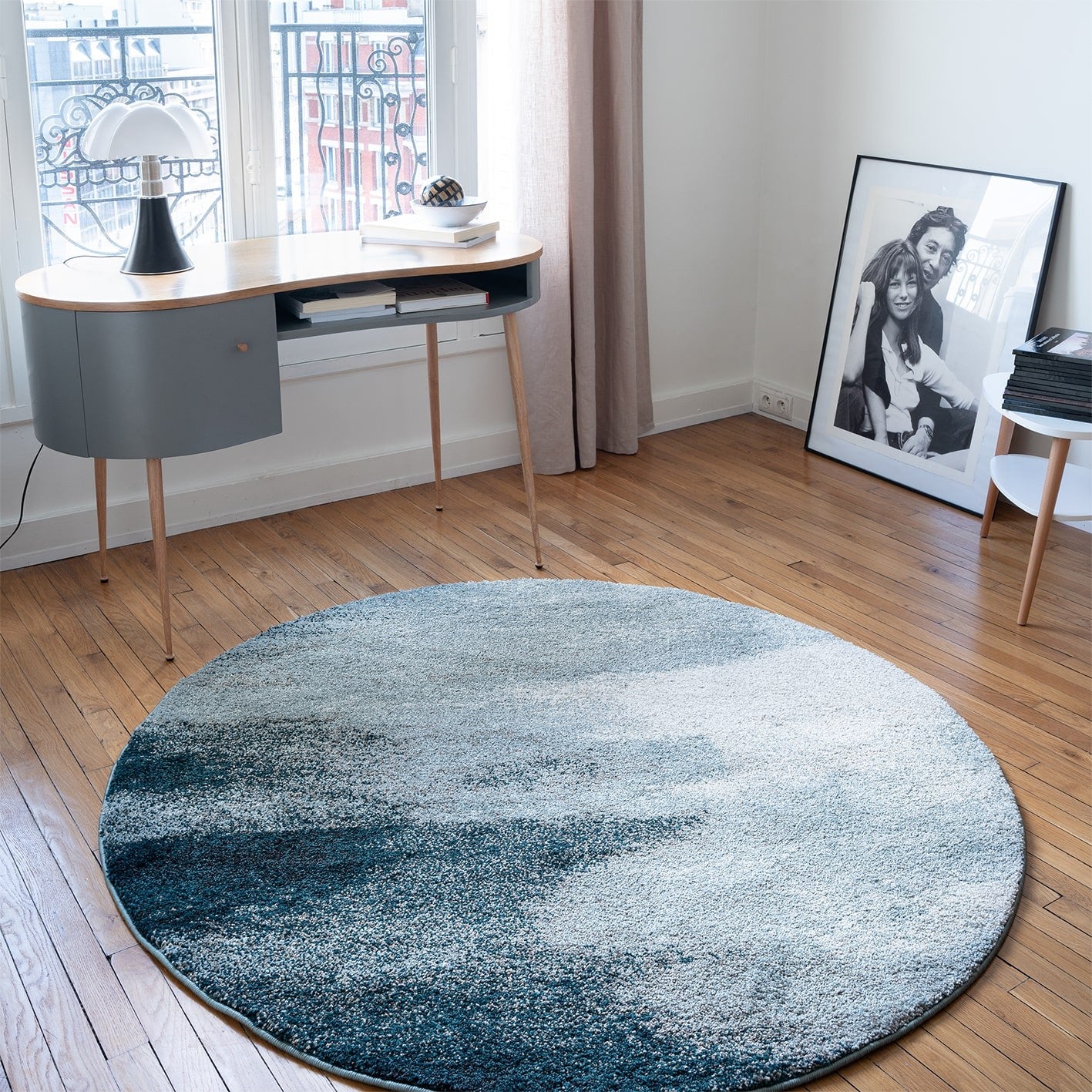 Tapis rond aux nuances de bleu et blanc