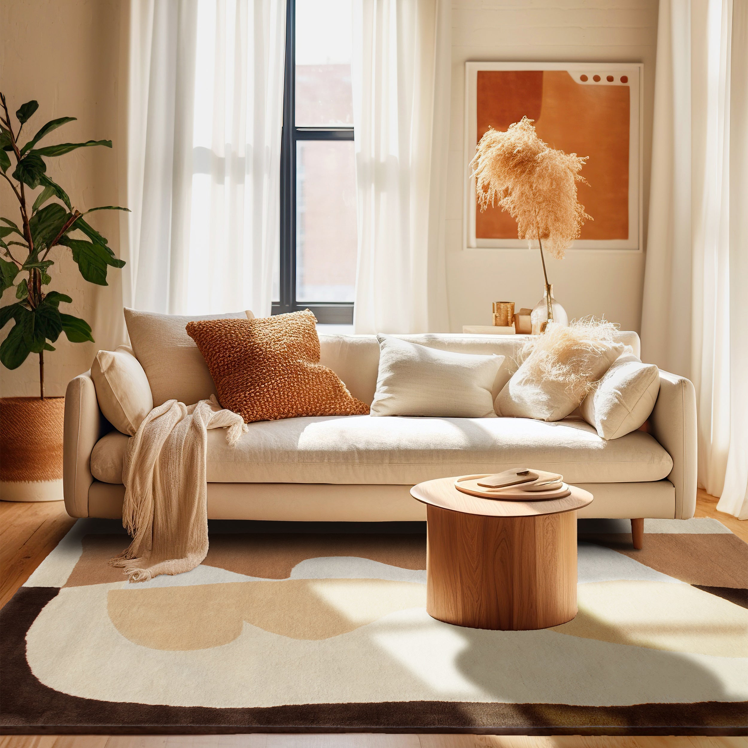 Tapis de salon beige ocre en laine devant un canapé beige
